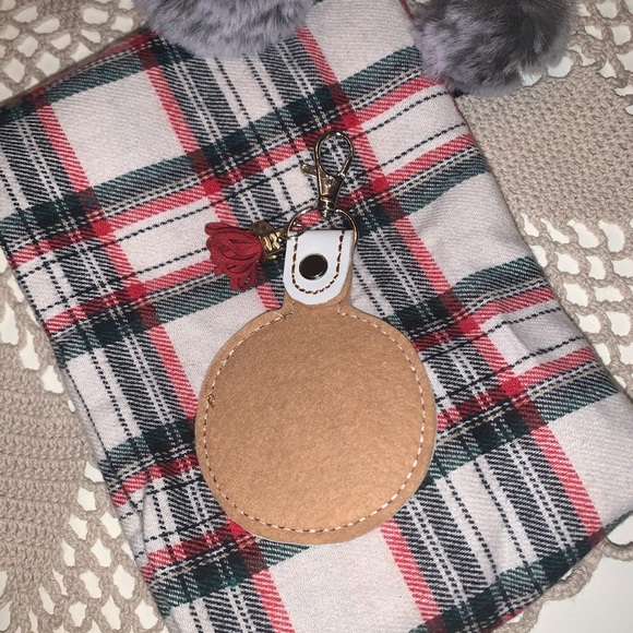 Dairy allergy backpack or purse tag . Clips on , wipe clean . Kids alert tag . - Picture 2 of 3